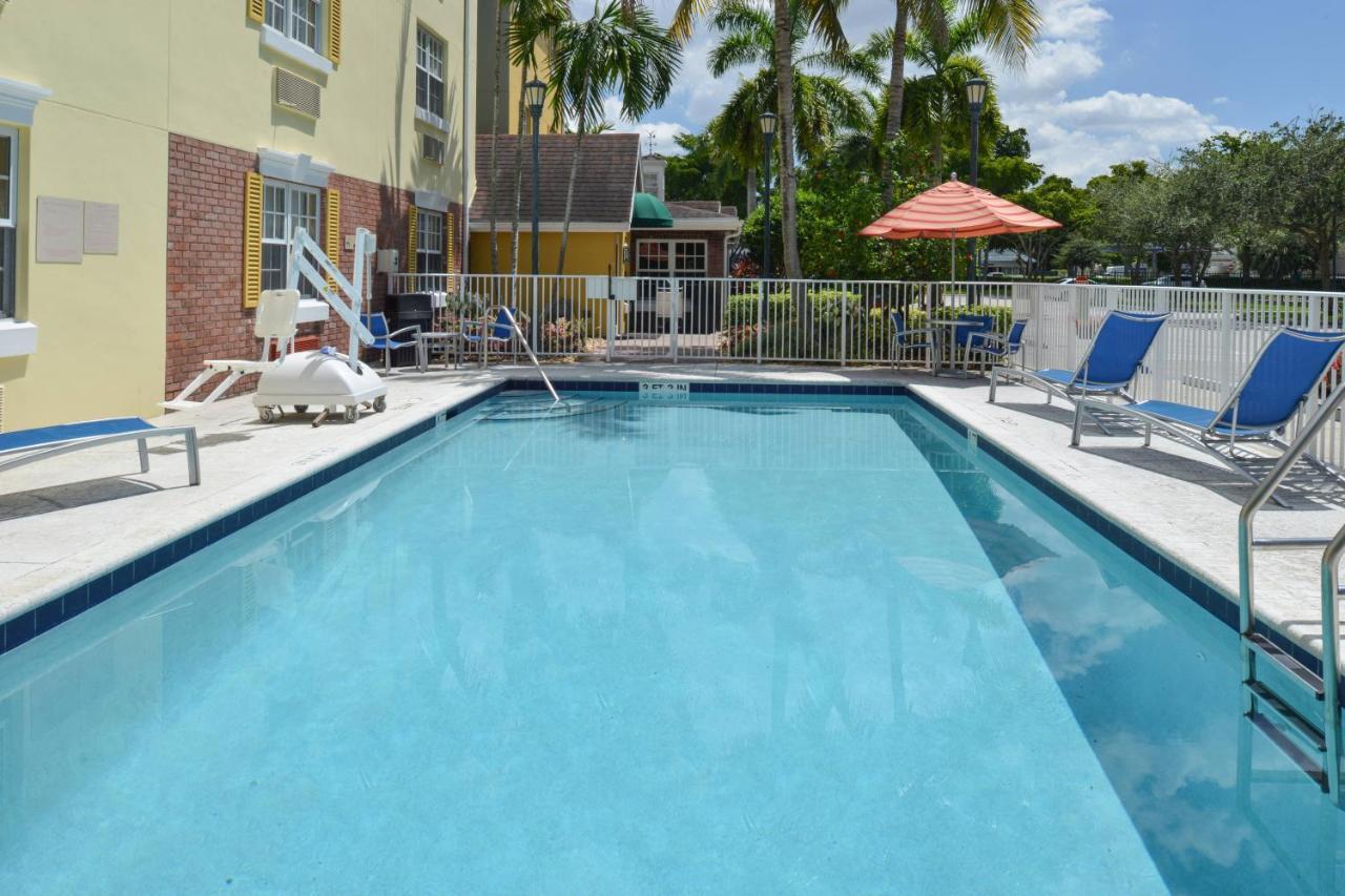 Candlewood Suites Miami Lakes By Ihg מראה חיצוני תמונה